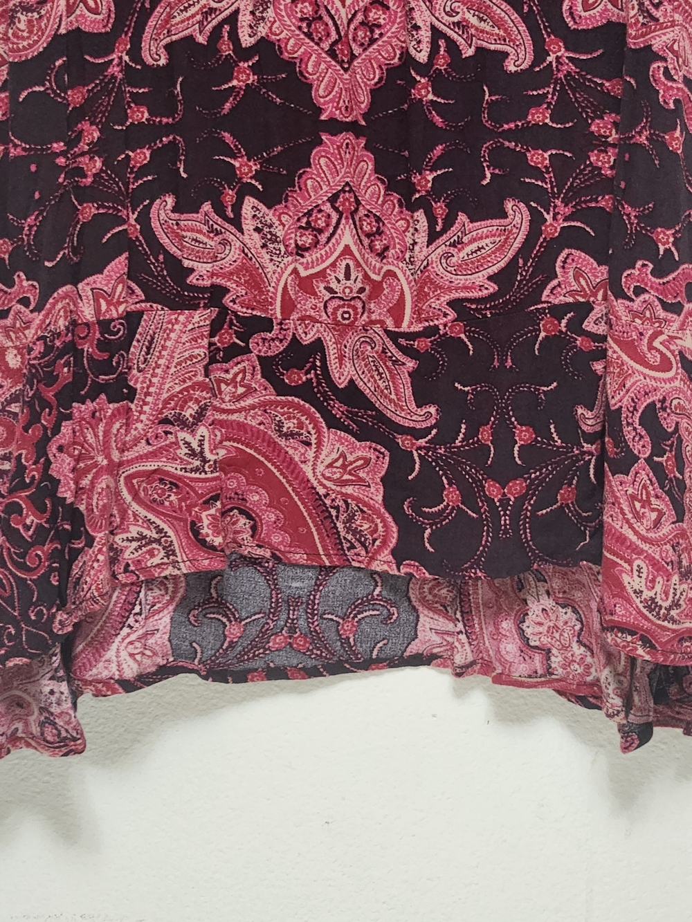 💐NWT Free People At The Shore Skirt Sz 0 Handkerchief Sharkbite Hem Red Paisley - Picture 5 of 16